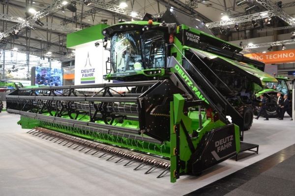 Deutz-Fahr with BISO header on Agritechnica fair