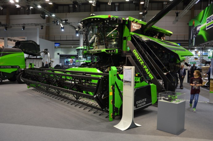 Deutz-Fahr with BISO header on Agritechnica fair