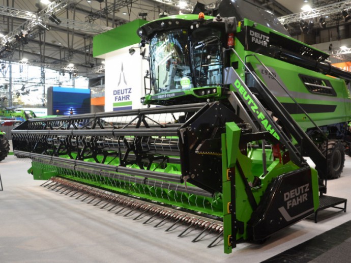 Deutz-Fahr with BISO header on Agritechnica fair