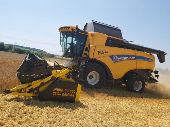 Жатка BISO VX CROP RANGER 850 c комбайном New Holland CX8.80